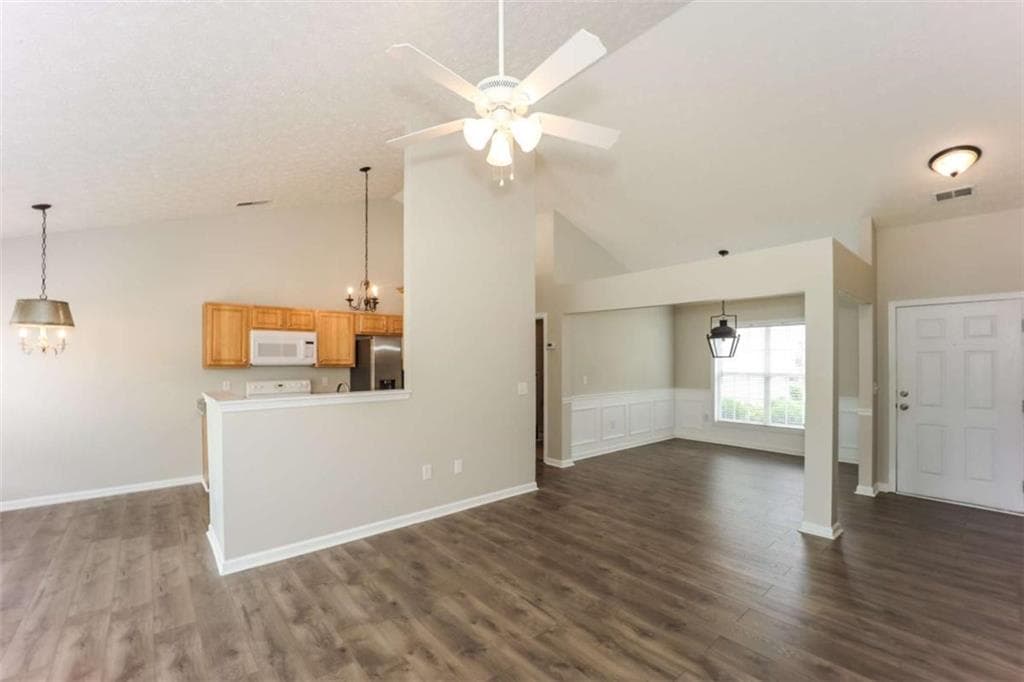 3 bedroom, 3 bathroom, 1,645 sq ft single family residence for sale at 413 Baldwin Court, Newnan, GA 30263 — photo 9