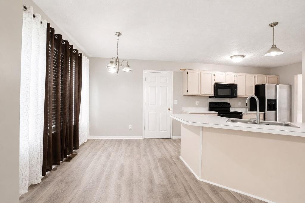 6 bedroom, 4 bathroom single family residence for sale at 775 Stonemill Manor, Lithonia, GA 30058 — photo 7