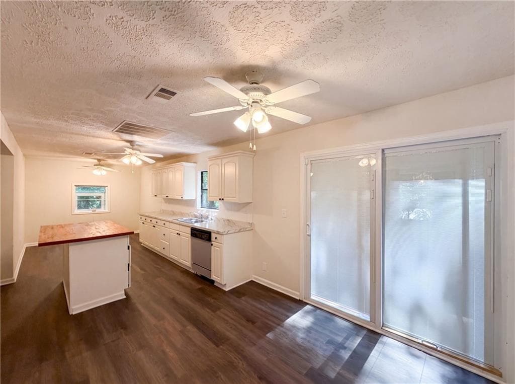 4 bedroom, 2 bathroom, 1,946 sq ft single family residence for sale at 3808 Shane Court, Ellenwood, GA 30294 — photo 2