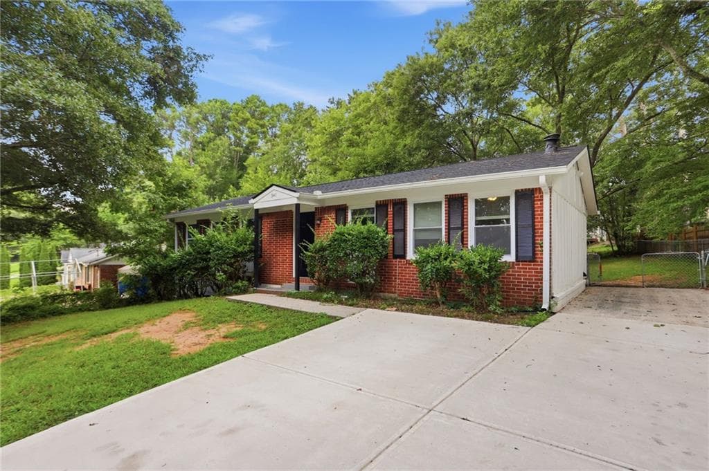 3 bedroom, 1 bathroom, 1,225 sq ft single family residence for sale at 341 Roxbury Drive, Riverdale, GA 30274 — photo 3