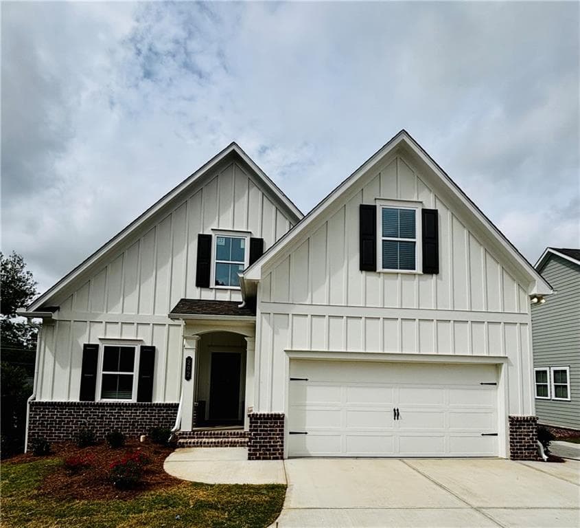 5 bedroom, 3 bathroom, 2,500 sq ft single family residence for sale at 202 Summit Avenue, Marietta, GA 30060