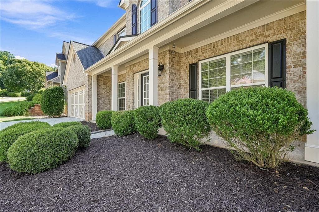 5 bedroom, 3 bathroom, 3,050 sq ft single family residence for sale at 2585 Lansing Lane, Cumming, GA 30041 — photo 2