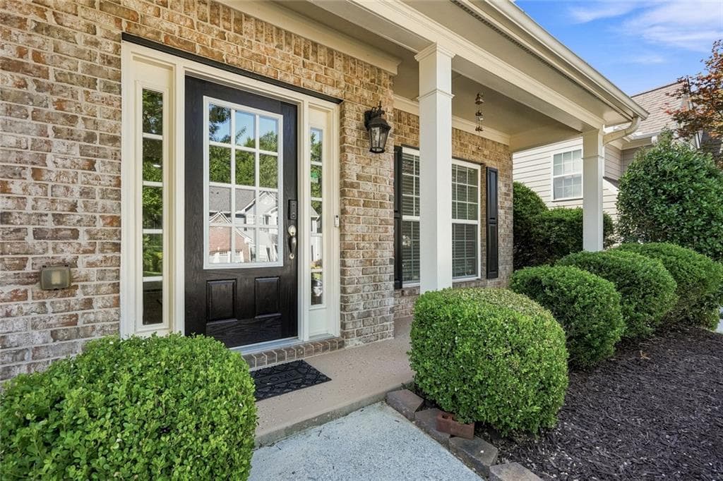 5 bedroom, 3 bathroom, 3,050 sq ft single family residence for sale at 2585 Lansing Lane, Cumming, GA 30041 — photo 3