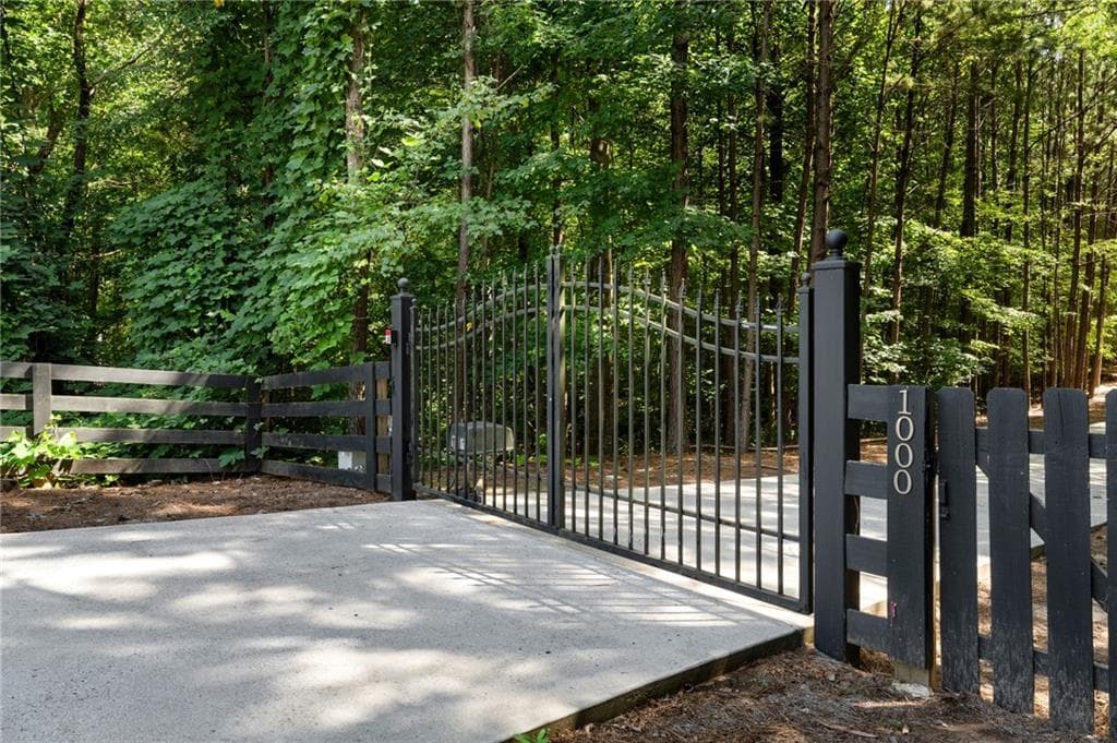 5 bedroom, 6 bathroom, 5,304 sq ft single family residence for sale at 1000 Holly Street, Canton, GA 30114 — photo 4
