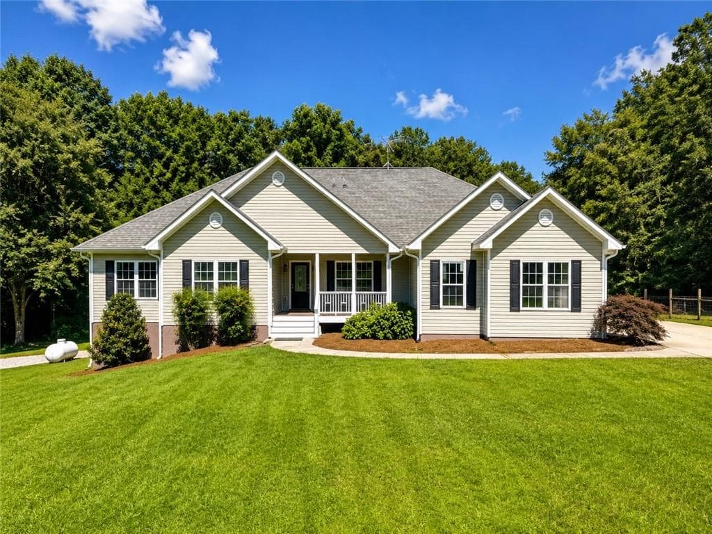 3 bedroom, 4 bathroom, 2,829 sq ft single family residence under contract at 3396 Hwy 101 N, Rockmart, GA 31053