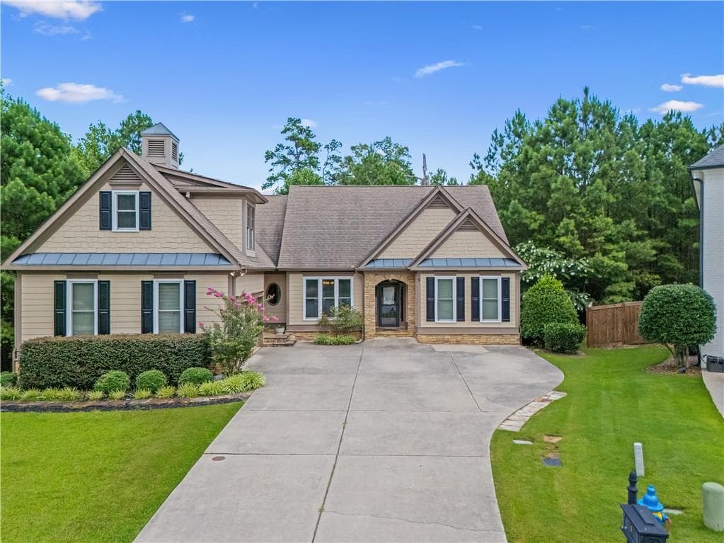 6 bedroom, 3 bathroom, 4,402 sq ft home for sale at 5 Eastview Court, Cartersville, GA