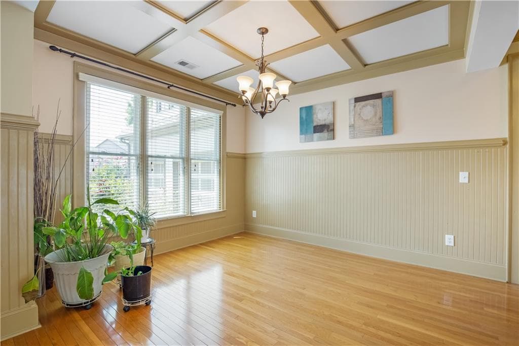 6 bedroom, 3 bathroom, 4,402 sq ft single family residence for sale at 5 Eastview Court, Cartersville, GA 30120 — photo 5