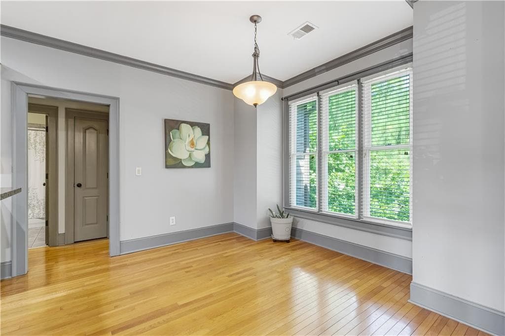 6 bedroom, 3 bathroom, 4,402 sq ft single family residence for sale at 5 Eastview Court, Cartersville, GA 30120 — photo 9