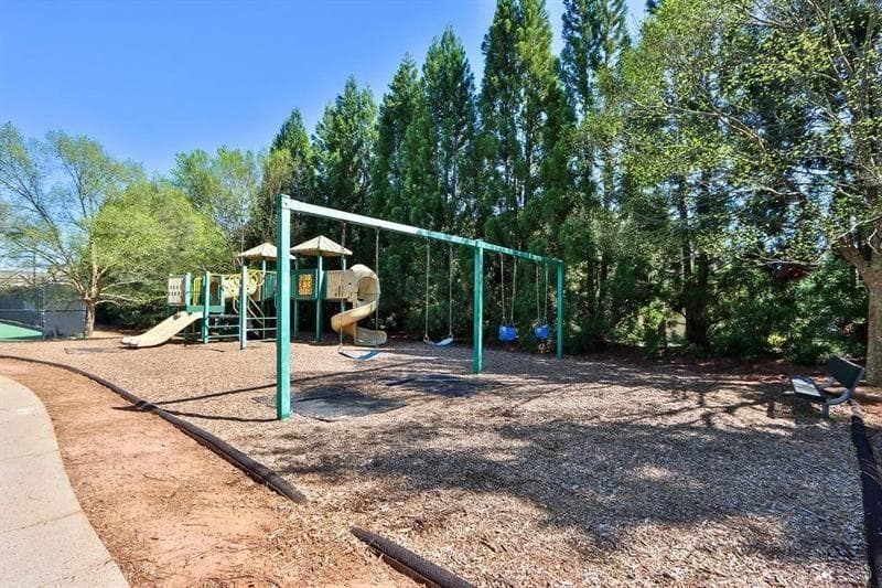 5 bedroom, 4 bathroom, 4,100 sq ft single family residence for rent at 4960 Wilshire Crossing, Cumming, GA 30040 for $3,100 a month — photo 4