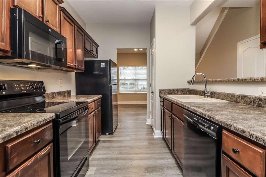 3 bedroom, 3 bathroom, 1,476 sq ft single family residence under contract at 14 Greenfield Drive, Dawsonville, GA 30534 — photo 4