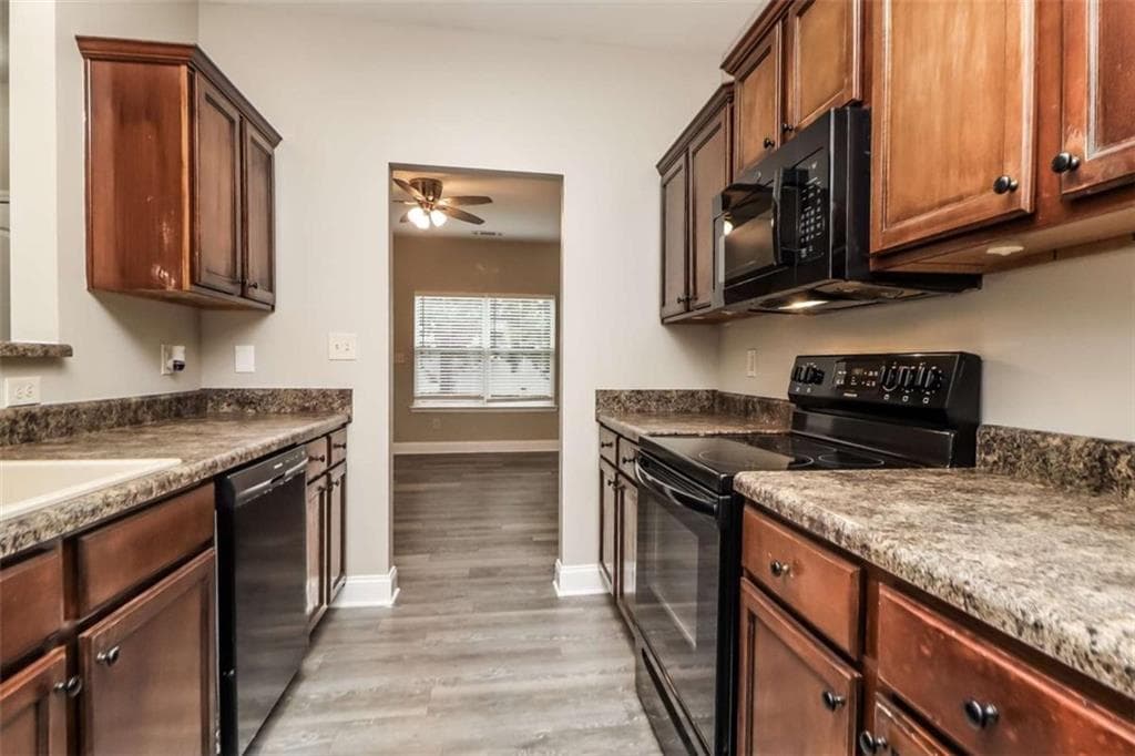 3 bedroom, 3 bathroom, 1,476 sq ft single family residence under contract at 14 Greenfield Drive, Dawsonville, GA 30534 — photo 5