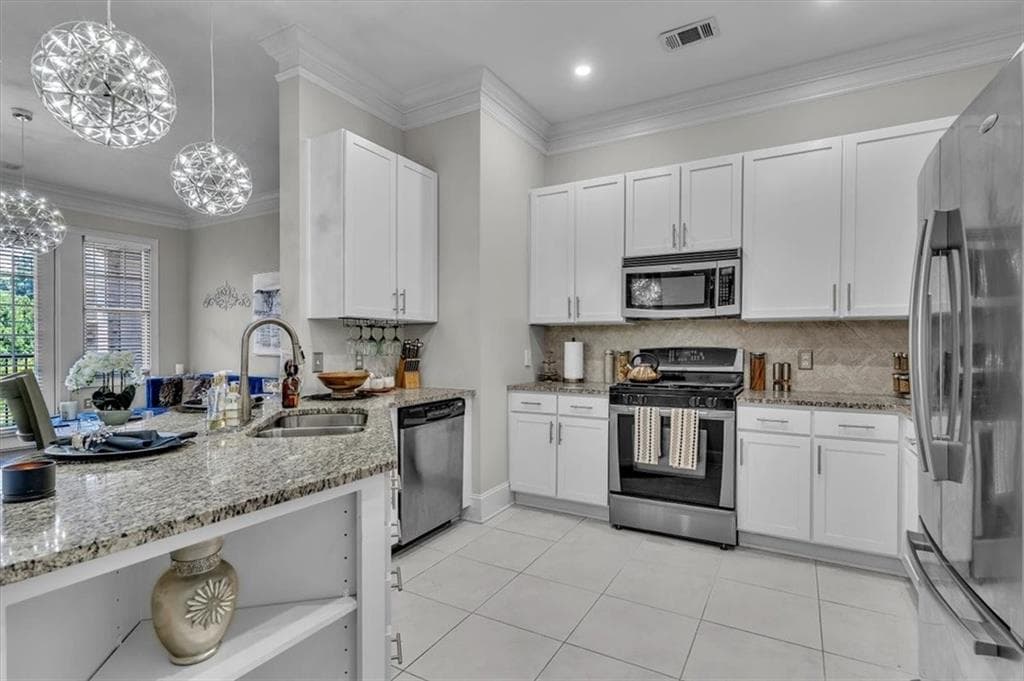 1 bedroom, 1 bathroom, 1,021 sq ft condominium for sale at 3621 Vinings Slope 2525, Atlanta, GA 30339 — photo 2