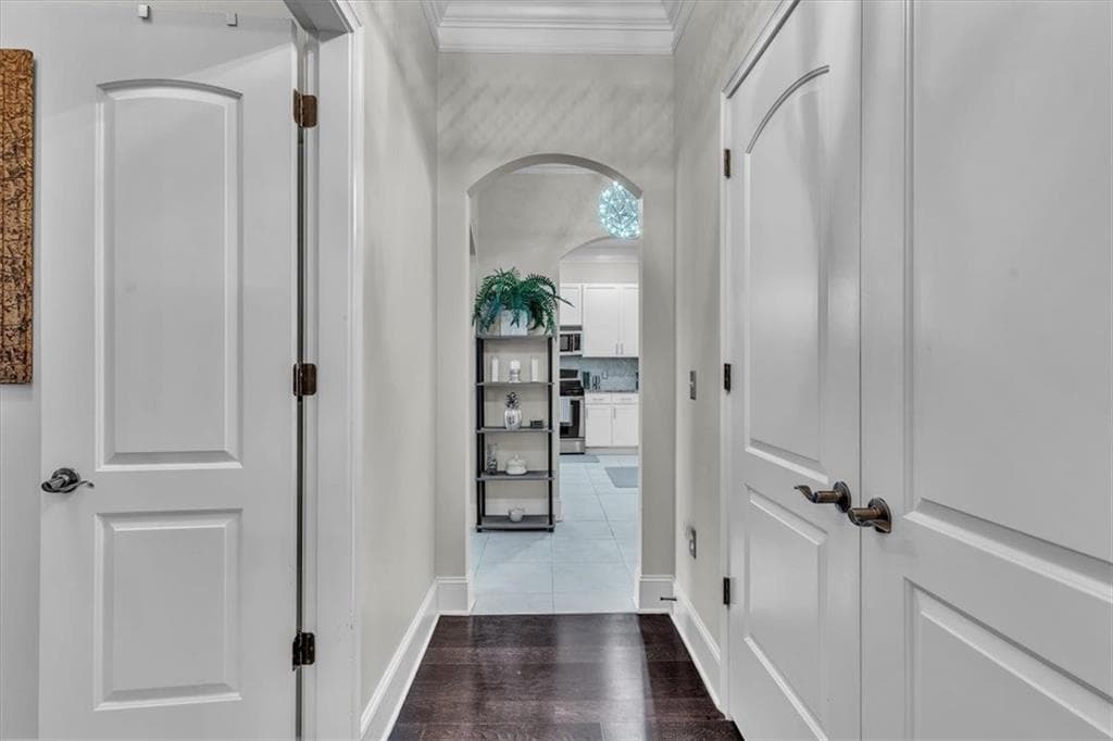 1 bedroom, 1 bathroom, 1,021 sq ft condominium for sale at 3621 Vinings Slope 2525, Atlanta, GA 30339 — photo 9
