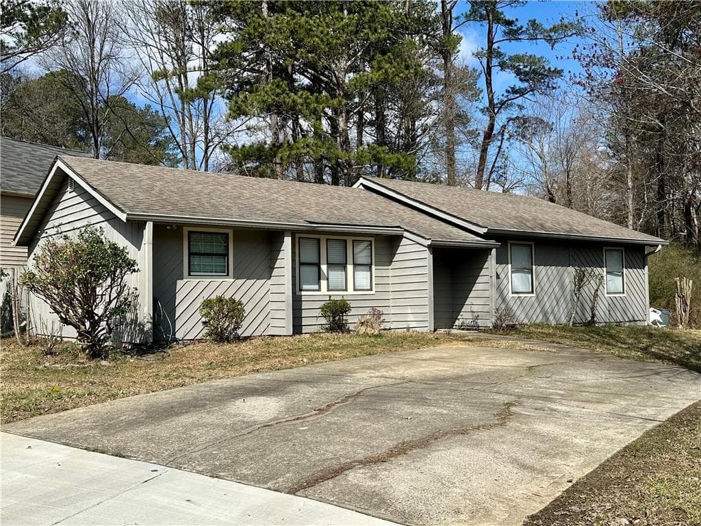 3 bedroom, 2 bathroom, 1,294 sq ft single family residence for rent at 4668 Emerald Willow Drive, Acworth, GA 30101 for $1,850 a month — photo 1 of 17