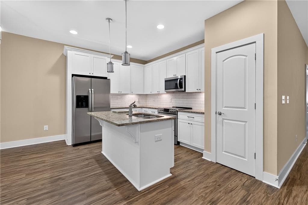 3 bedroom, 2 bathroom, 1,531 sq ft single family residence for sale at 3905 Sea Court, Gainesville, GA 30501 — photo 4