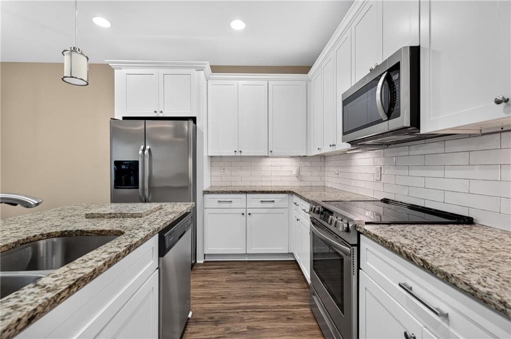 3 bedroom, 2 bathroom, 1,531 sq ft single family residence for sale at 3905 Sea Court, Gainesville, GA 30501 — photo 3