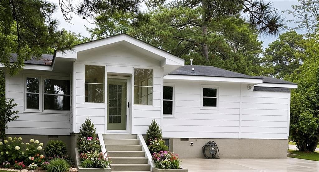 2 bedroom, 2 bathroom, 1,124 sq ft single family residence for sale at 8137 SW NELSON Drive, Covington, GA 30014