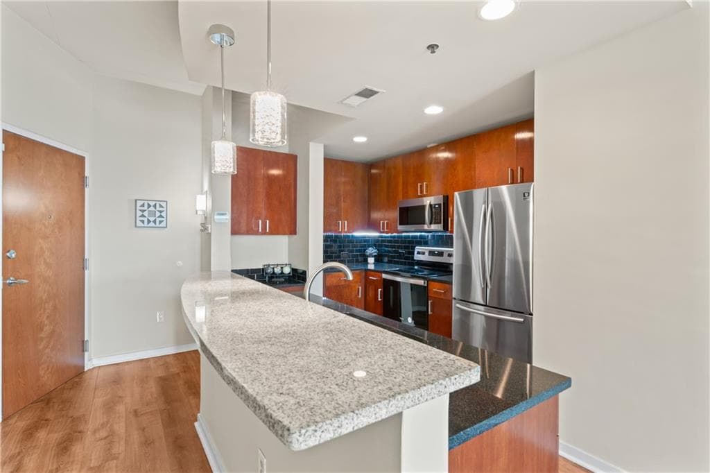 1 bedroom, 1 bathroom, 695 sq ft condominium for sale at 361 17th Street 1021, Atlanta, GA 30363 — photo 2