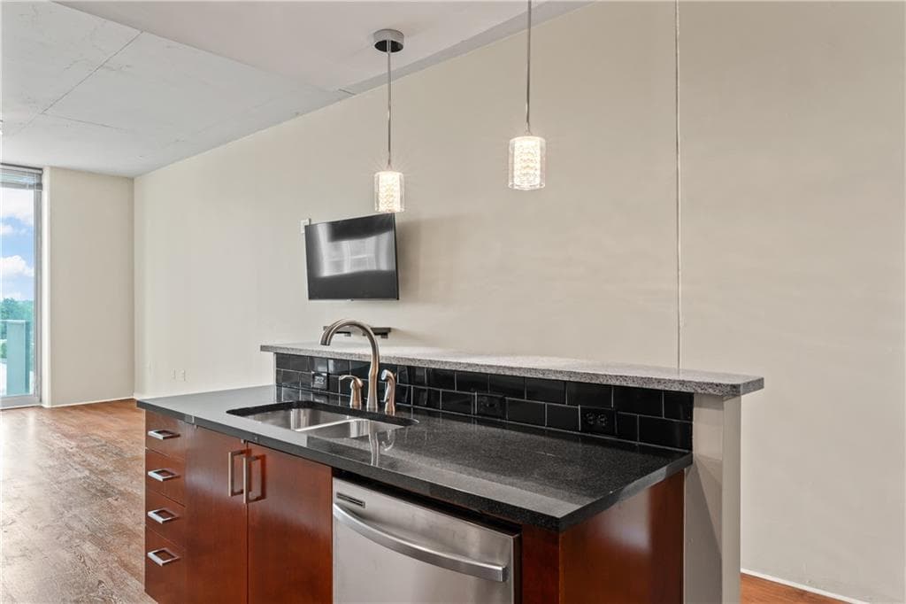 1 bedroom, 1 bathroom, 695 sq ft condominium for sale at 361 17th Street 1021, Atlanta, GA 30363 — photo 3