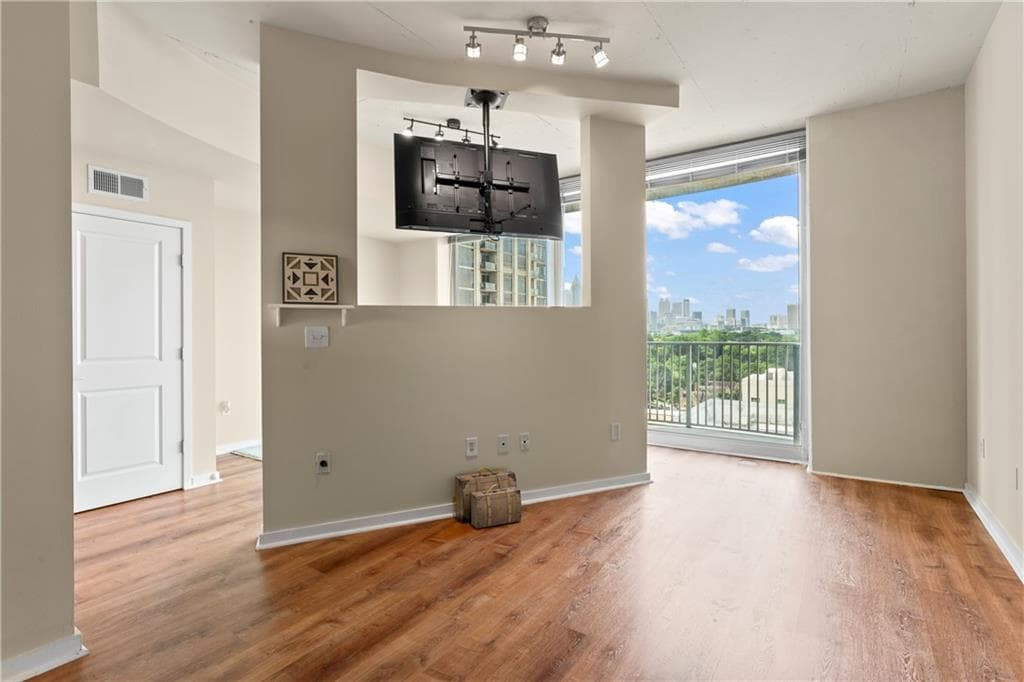 1 bedroom, 1 bathroom, 695 sq ft condominium for sale at 361 17th Street 1021, Atlanta, GA 30363 — photo 5