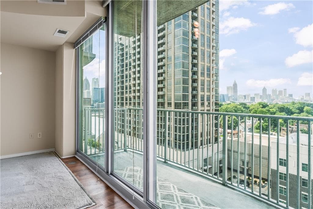 1 bedroom, 1 bathroom, 695 sq ft condominium for sale at 361 17th Street 1021, Atlanta, GA 30363 — photo 6