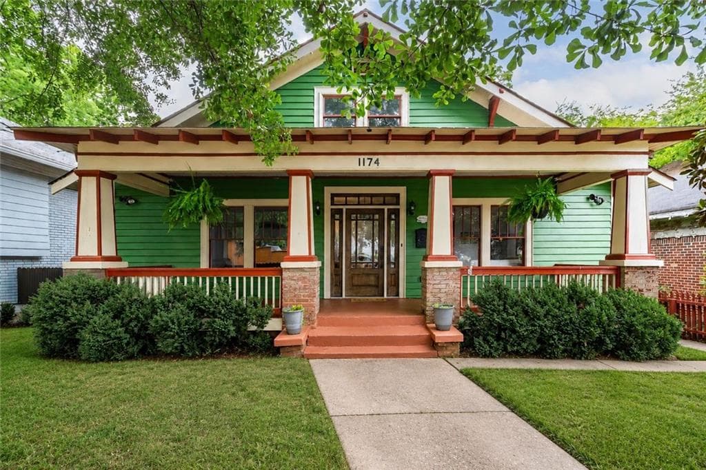 6 bedroom, 5 bathroom, 4,885 sq ft single family residence sold at 1174 Oglethorpe Avenue, Atlanta, GA 30310