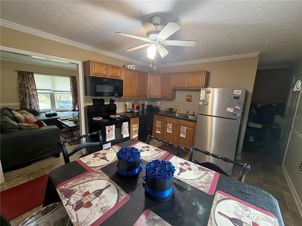 3 bedroom, 2 bathroom, 1,275 sq ft single family residence under contract at 8969 Cornell Drive, Jonesboro, GA 30238 — photo 5