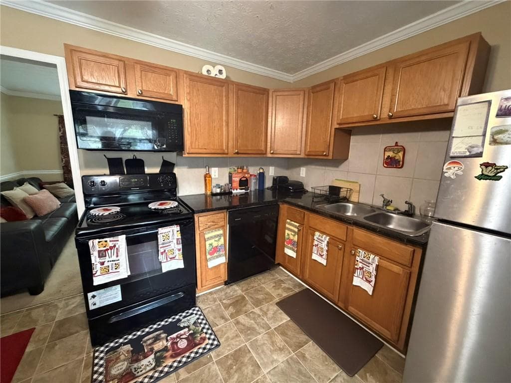 3 bedroom, 2 bathroom, 1,275 sq ft single family residence under contract at 8969 Cornell Drive, Jonesboro, GA 30238 — photo 7