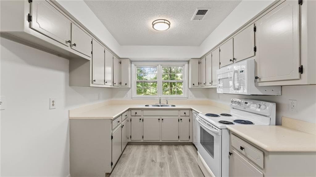 2 bedroom, 3 bathroom, 1,593 sq ft condominium for sale at 2387 Northlake Court, Atlanta, GA 30345 — photo 7