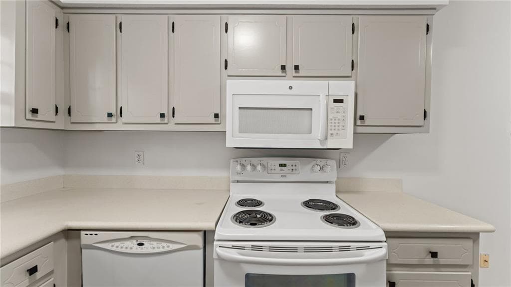 2 bedroom, 3 bathroom, 1,593 sq ft condominium for sale at 2387 Northlake Court, Atlanta, GA 30345 — photo 8