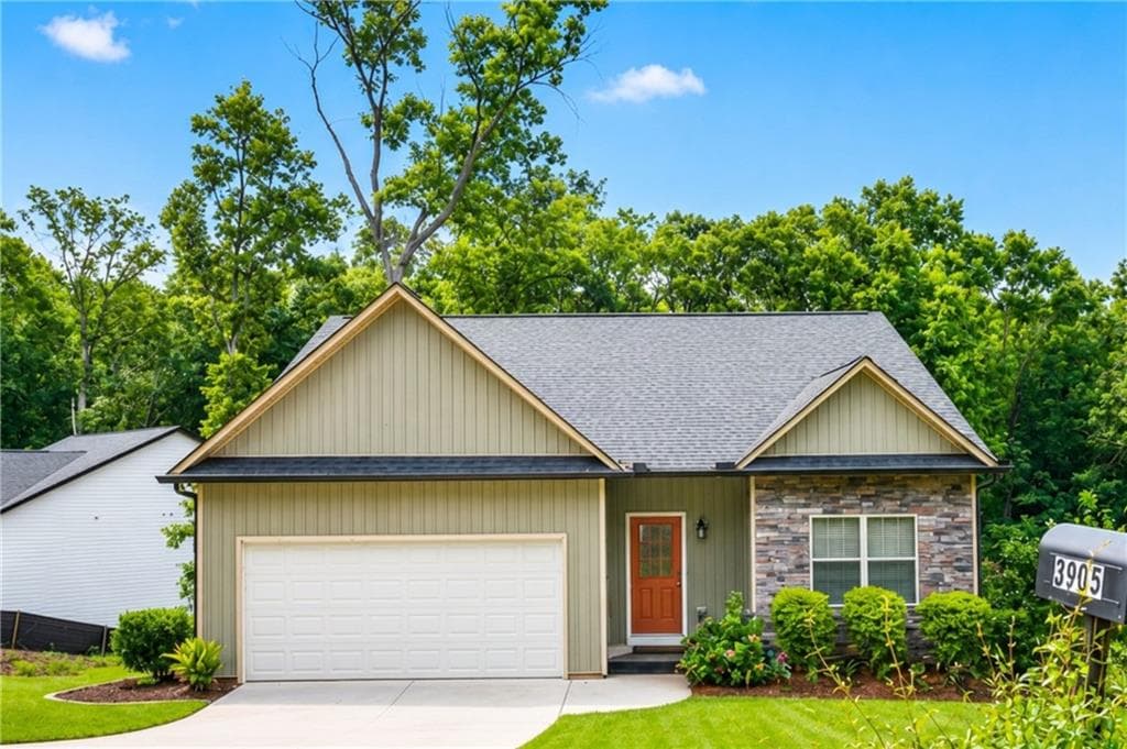 3 bedroom, 2 bathroom, 1,531 sq ft single family residence for sale at 3905 Sea Court, Gainesville, GA 30501 — photo 1 of 30