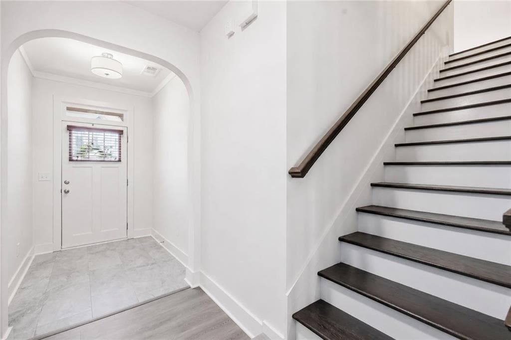 3 bedroom, 3 bathroom, 1,950 sq ft townhouse under contract at 908 Arbor Crowne Drive, Lawrenceville, GA 30045 — photo 3