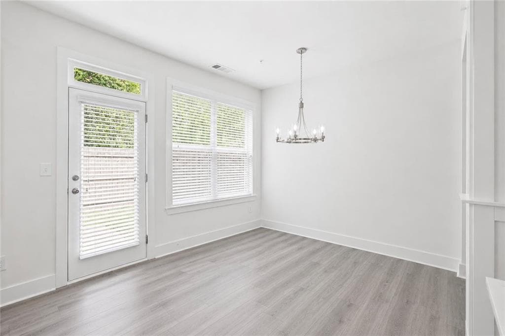 3 bedroom, 3 bathroom, 1,950 sq ft townhouse under contract at 908 Arbor Crowne Drive, Lawrenceville, GA 30045 — photo 6