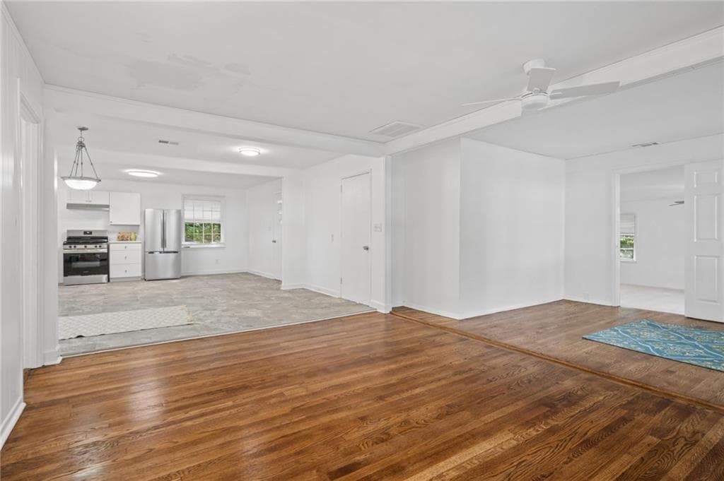 4 bedroom, 2 bathroom, 2,066 sq ft single family residence under contract at 2546 Walton Way, Marietta, GA 30060 — photo 6