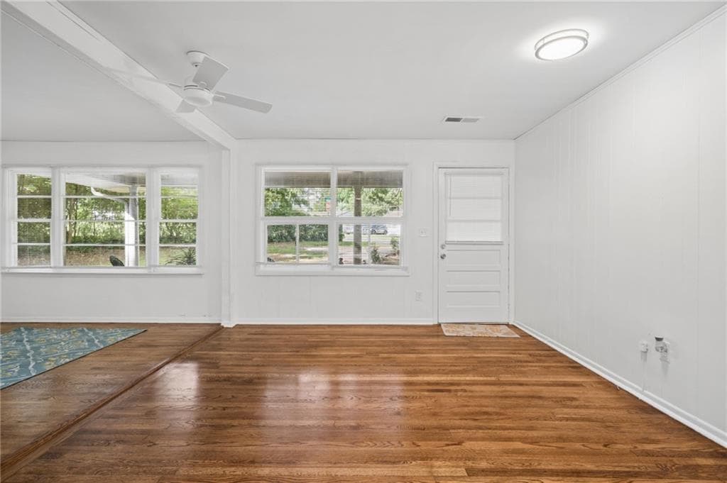 4 bedroom, 2 bathroom, 2,066 sq ft single family residence under contract at 2546 Walton Way, Marietta, GA 30060 — photo 5