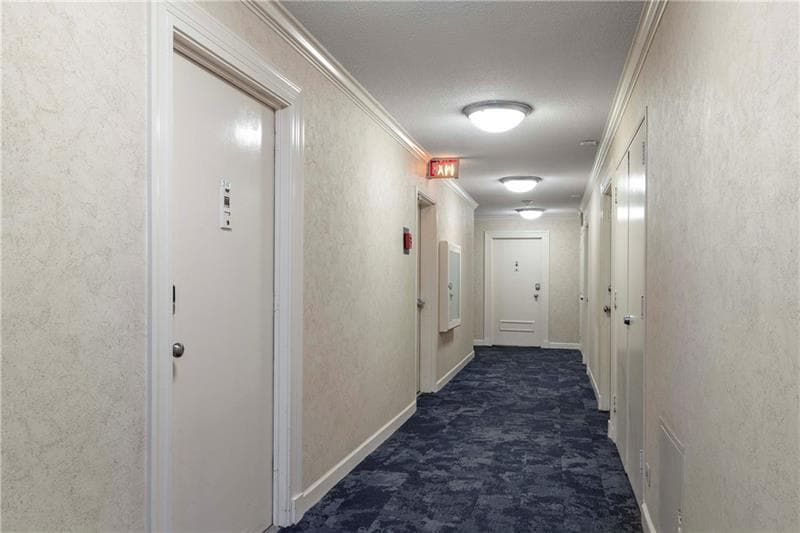 1 bedroom, 1 bathroom, 387 sq ft condominium for sale at 300 W Peachtree Street 3M, Atlanta, GA 30308 — photo 3