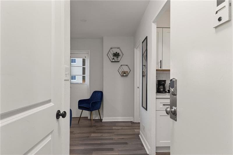 1 bedroom, 1 bathroom, 387 sq ft condominium for sale at 300 W Peachtree Street 3M, Atlanta, GA 30308 — photo 4