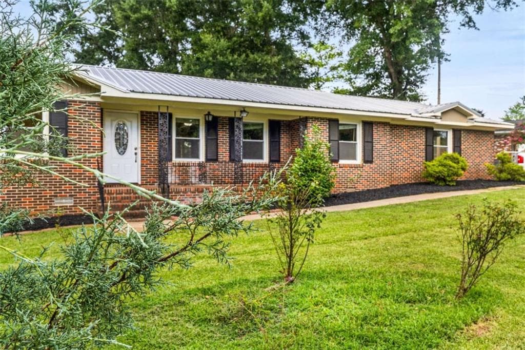 3 bedroom, 2 bathroom, 1,820 sq ft single family residence under contract at 134 Ellen Hand Circle, Cedartown, GA 30125 — photo 2