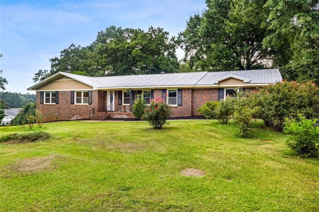 3 bedroom, 2 bathroom, 1,820 sq ft single family residence under contract at 134 Ellen Hand Circle, Cedartown, GA 30125 — photo 3