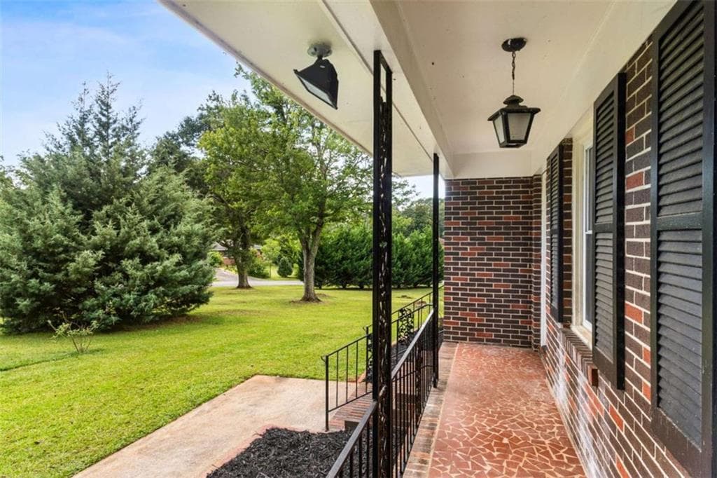 3 bedroom, 2 bathroom, 1,820 sq ft single family residence under contract at 134 Ellen Hand Circle, Cedartown, GA 30125 — photo 5