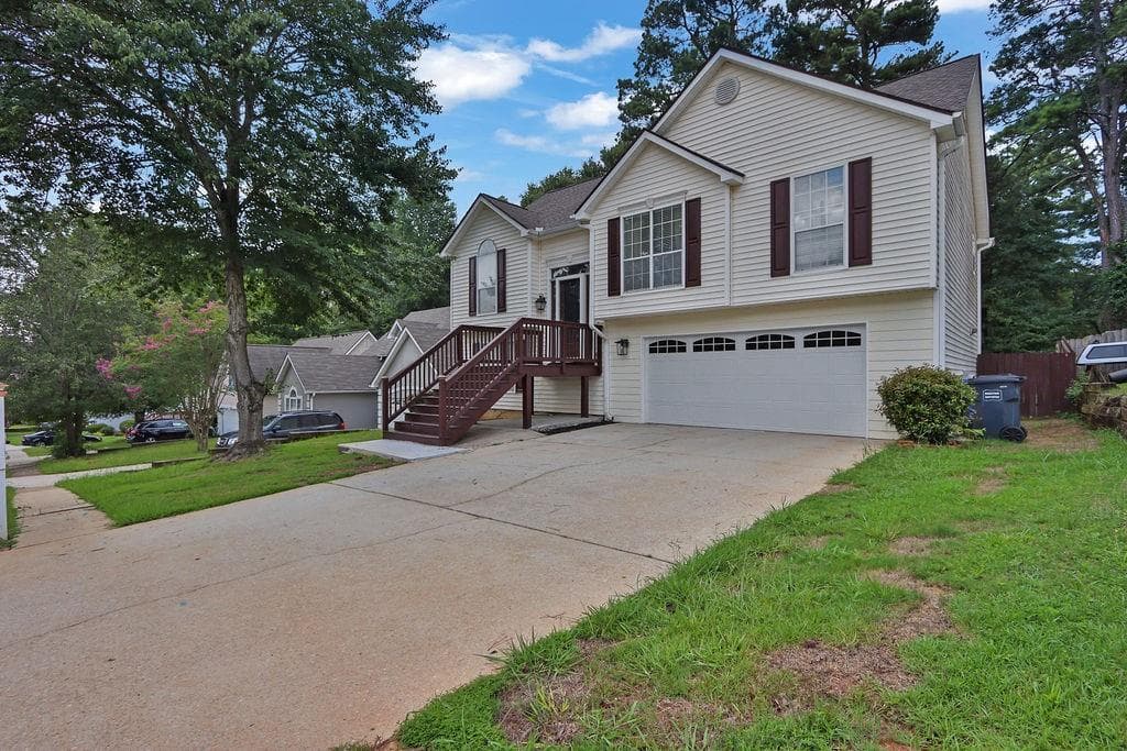 3 bedroom, 3 bathroom, 2,128 sq ft single family residence for sale at 680 Old Johnson Road, Lawrenceville, GA 30045 — photo 2