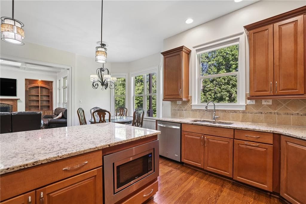 6 bedroom, 5 bathroom, 4,134 sq ft single family residence for sale at 6195 Read Road, Suwanee, GA 30024 — photo 8