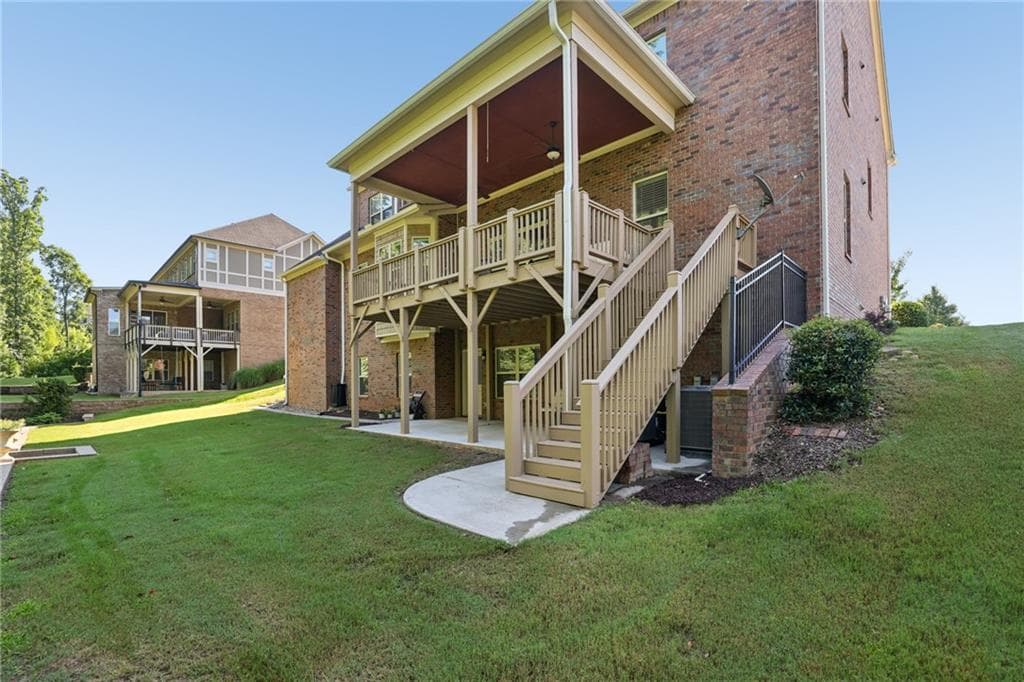 6 bedroom, 5 bathroom, 4,134 sq ft single family residence for sale at 6195 Read Road, Suwanee, GA 30024 — photo 3