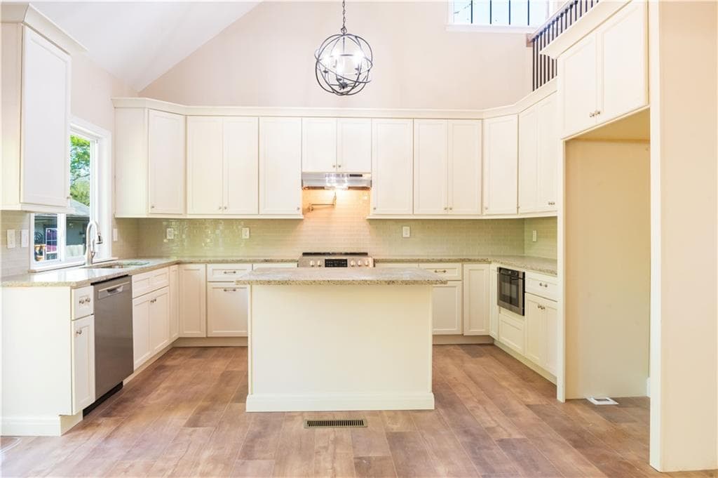 3 bedroom, 3 bathroom, 1,711 sq ft single family residence for sale at 1677 North Avenue, Atlanta, GA 30318 — photo 6