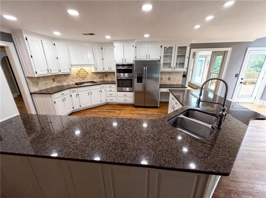 4 bedroom, 4 bathroom, 5,384 sq ft single family residence for sale at 135 N Clublands Court, Johns Creek, GA 30022 — photo 2