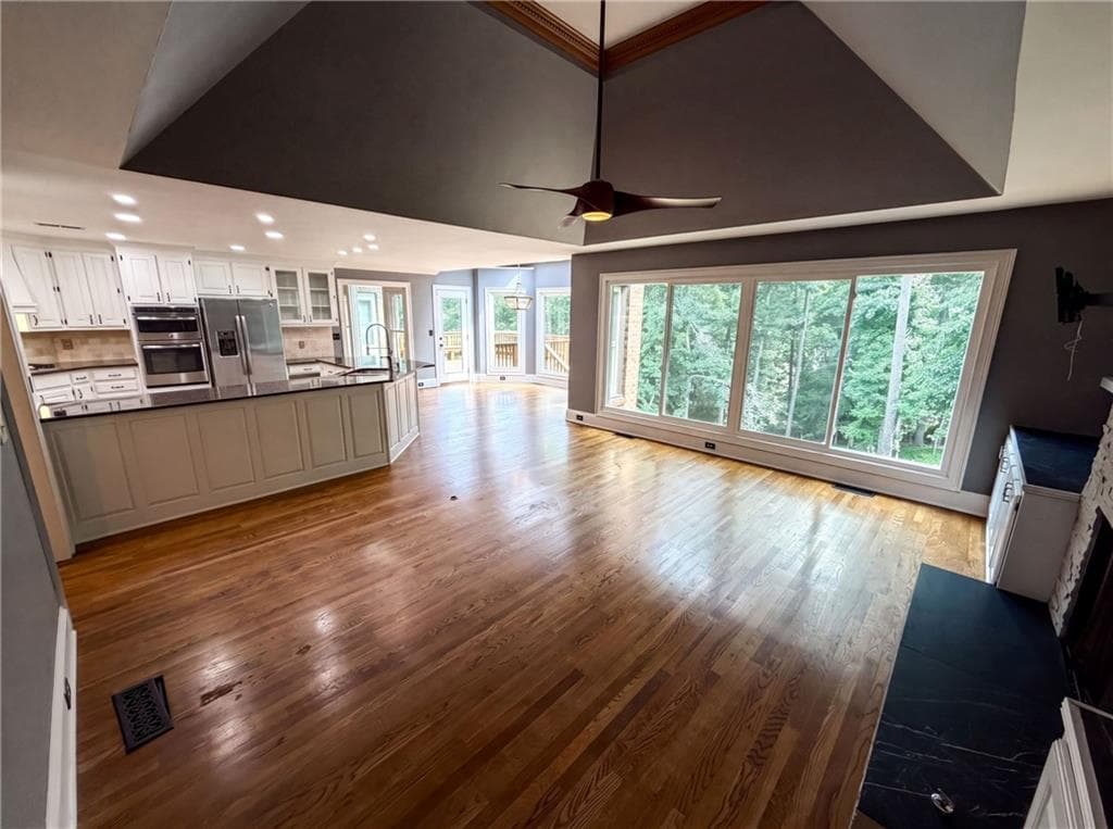 4 bedroom, 4 bathroom, 5,384 sq ft single family residence for sale at 135 N Clublands Court, Johns Creek, GA 30022 — photo 3