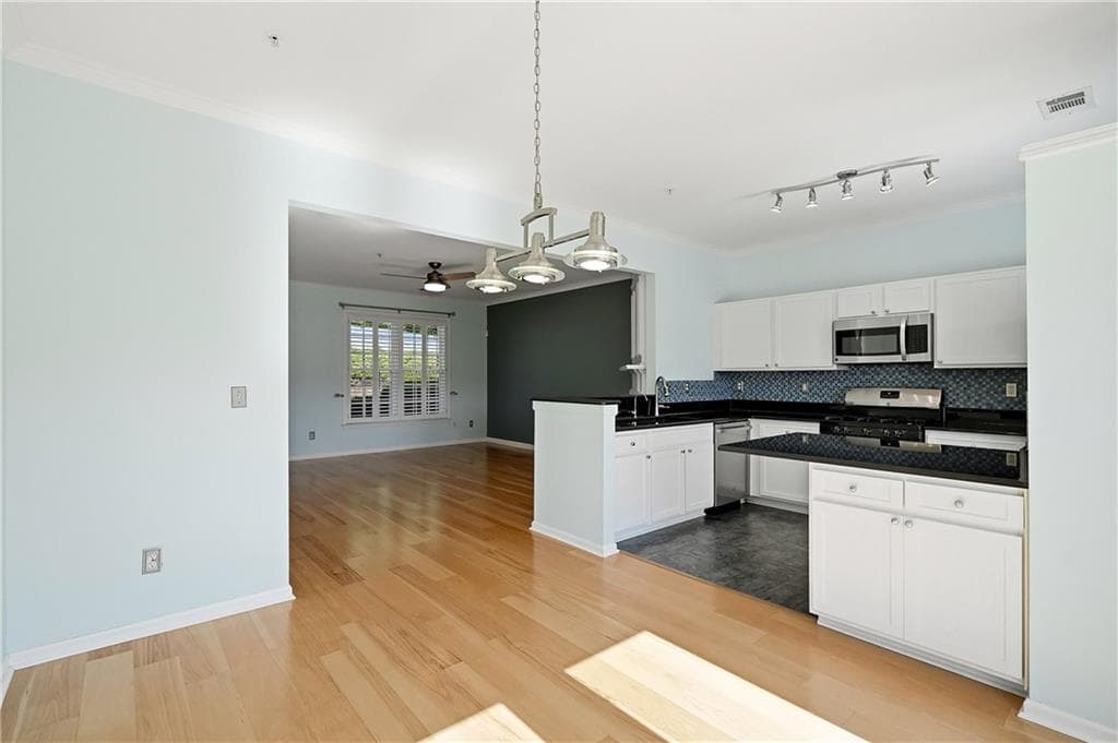2 bedroom, 3 bathroom, 1,280 sq ft townhouse for rent at 1130 Kilmington Court, Alpharetta, GA 30009 for $2,200 a month — photo 9