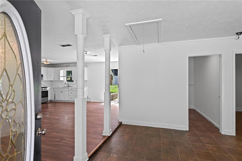 4 bedroom, 2 bathroom, 2,256 sq ft single family residence under contract at 2933 E Howell Drive, Lawrenceville, GA 30044 — photo 6