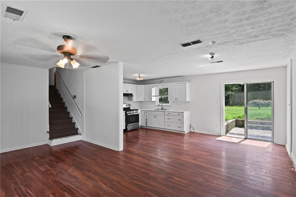 4 bedroom, 2 bathroom, 2,256 sq ft single family residence under contract at 2933 E Howell Drive, Lawrenceville, GA 30044 — photo 7