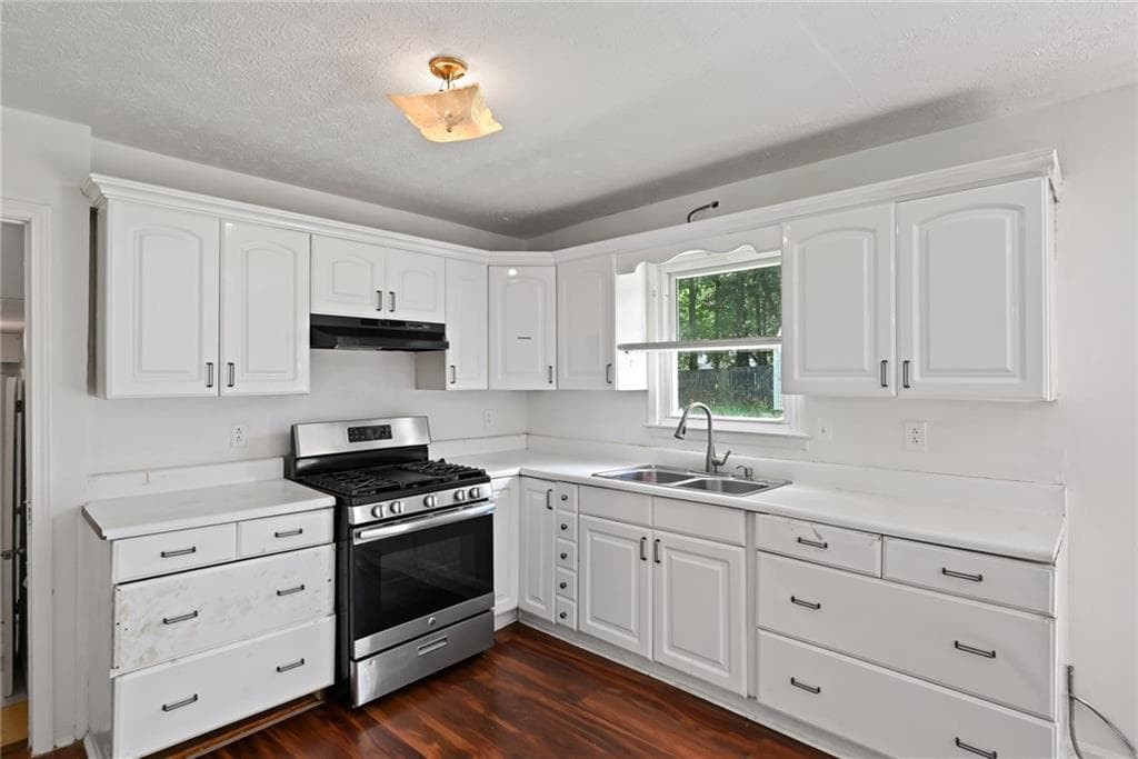 4 bedroom, 2 bathroom, 2,256 sq ft single family residence under contract at 2933 E Howell Drive, Lawrenceville, GA 30044 — photo 8